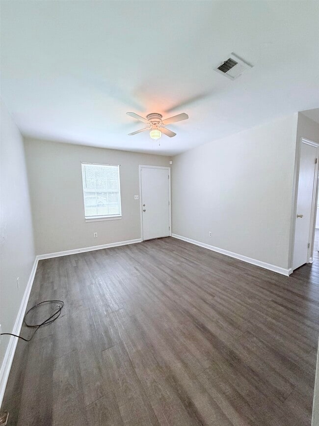 Photo - 4830 Ruthenia Rd