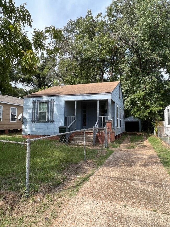 Photo - 322 W 69th St