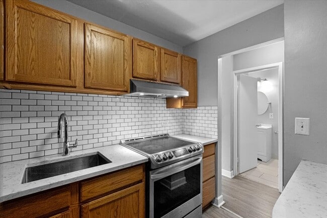 Building Photo - 5601 N Sheridan Rd Unit 20D