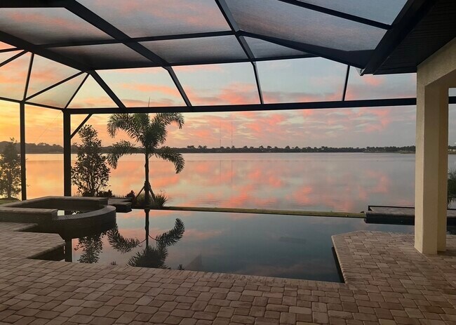 Photo - 597 Maraviya Blvd