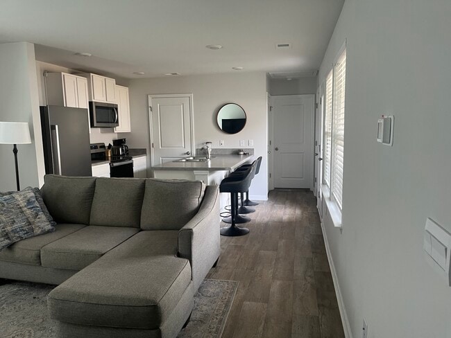 Photo - 1011 Course Ln