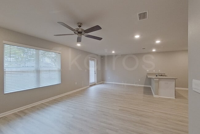 Photo - 373 Monarch Ln