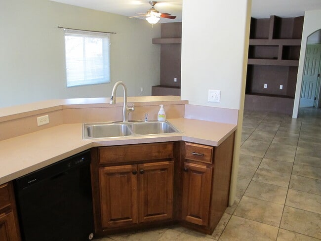 Photo - 1305 E Linden St