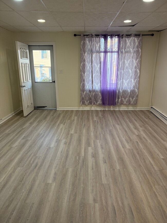 Photo - 395 Scott St