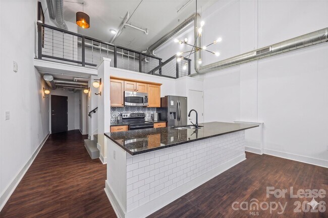 715 N Graham St Unit 204