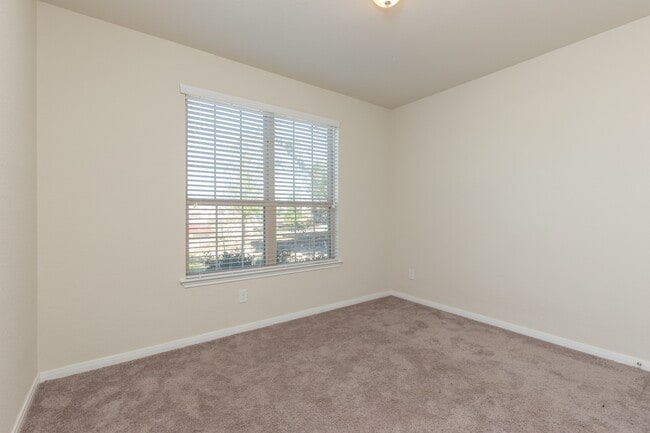 Photo - 10 Log House Ct