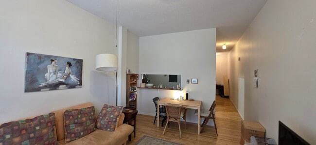 Building Photo - 215 St. Andrew St Unit 215