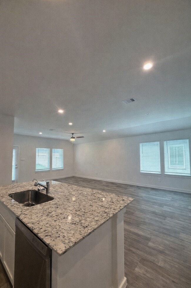 Photo - 31014 Brightwell Bnd