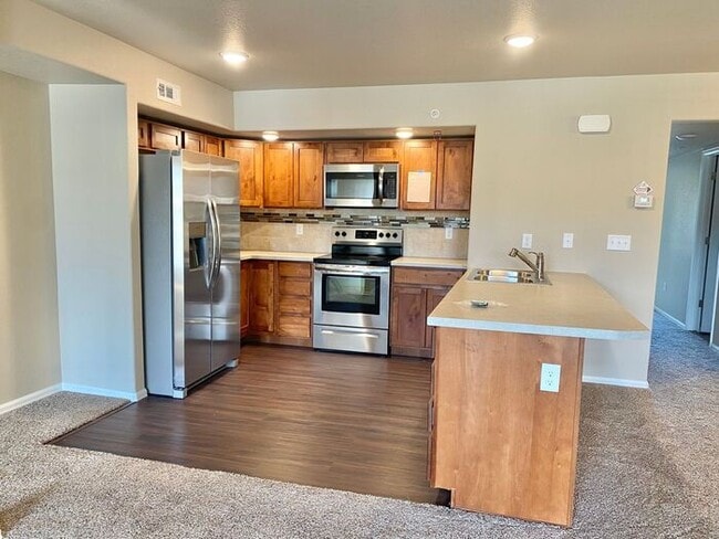 Building Photo - West Greeley Townhome with Garage!