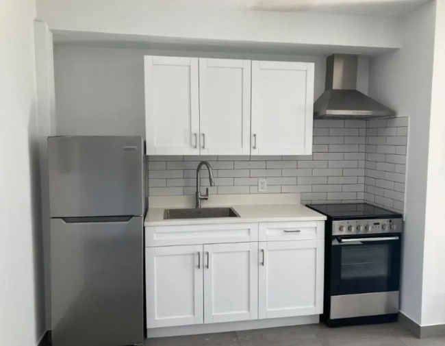 Building Photo - 3201 Broadway Rental