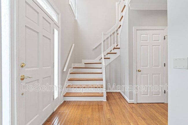 Photo - 3011 Woodlawn Dr