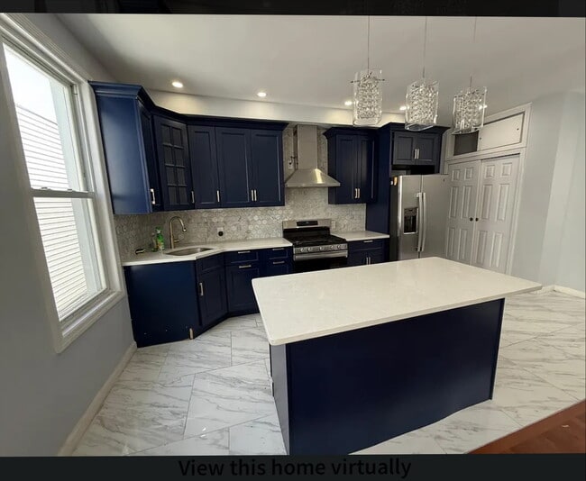 Building Photo - 70-11-11 69th Pl Rental