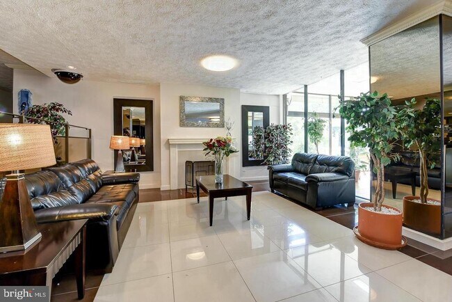 Photo - 1111 Arlington Blvd Unidad 738