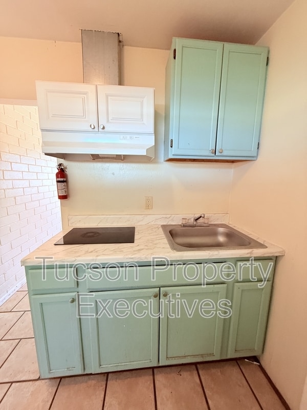 Building Photo - 232 W Flores St Unit 6