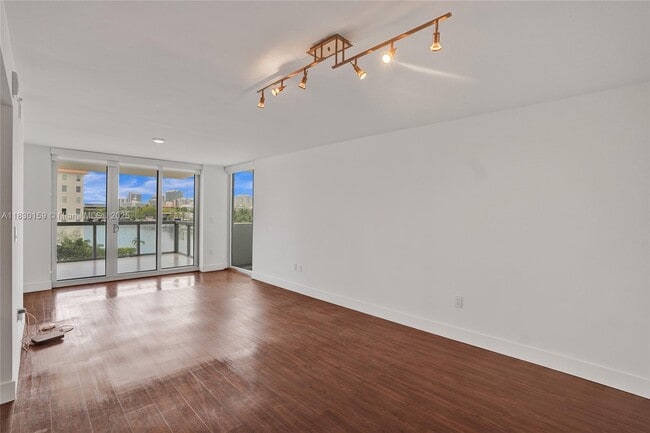 Building Photo - 9261 E Bay Harbor Dr Unit 506 Rental