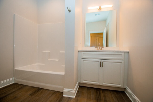 Photo - Taylor Court Apartments