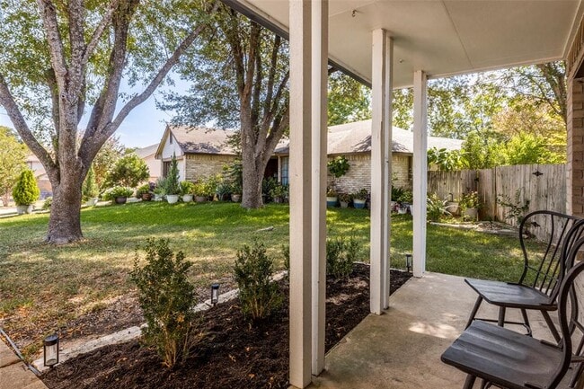 16301 Essex Cove
