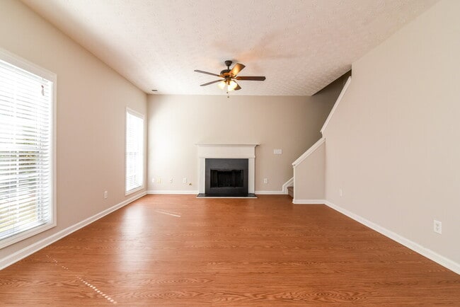 Photo - 425 Clairidge Ln SW