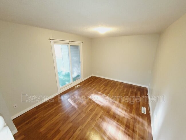 Photo - 1748 Lakewood Rd S NW