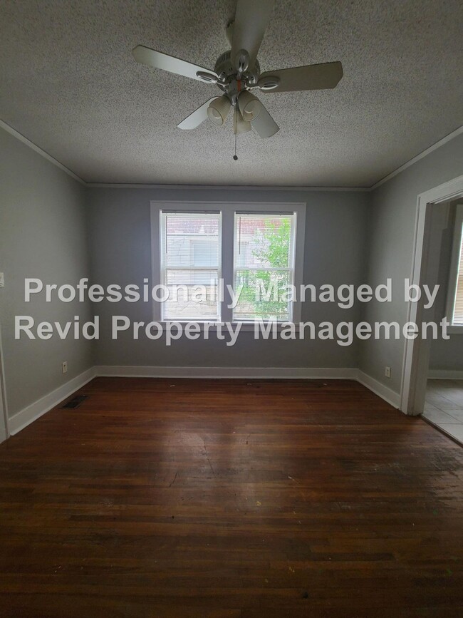Photo - Large upstairs apartment in Midtown! Unit 800 #3