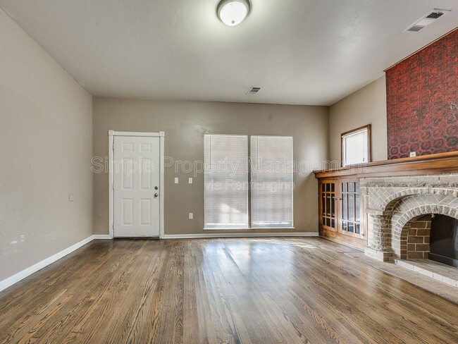 Photo - 215 NE 16th St