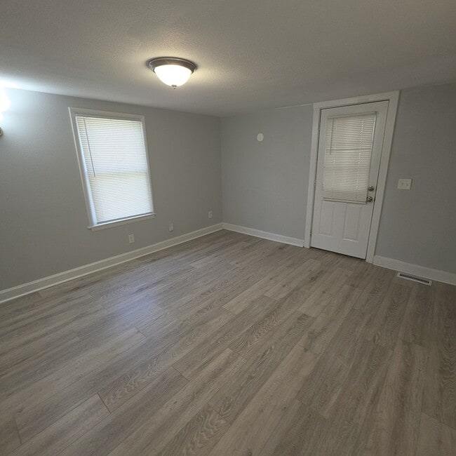 Photo - Cozy 3 bedrooms and 1 bath home located on S Pleasant St in Independence, MO