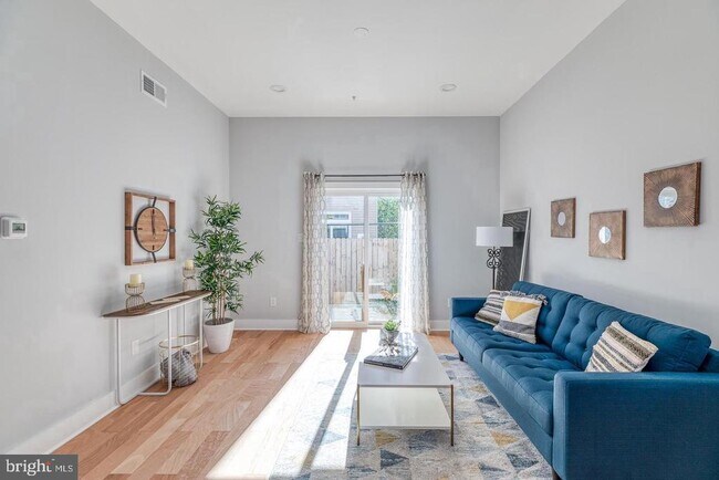 Photo - 2636 Latona St