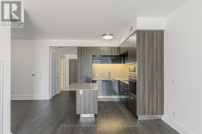 Photo - 15 Merchants' Wharf Unit 405