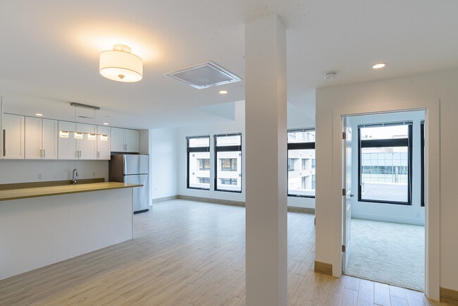 Photo - Fort Industry Square