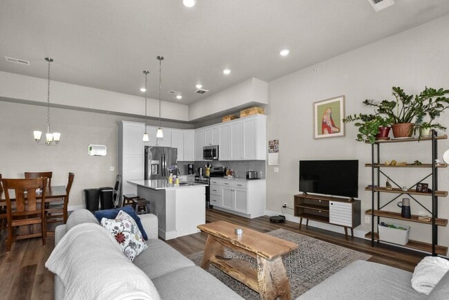 Photo - 6826 School House Dr