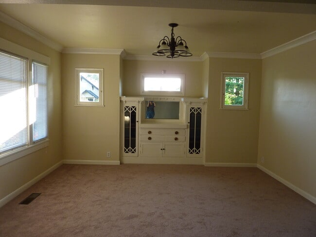 Photo - 731 S 49th St