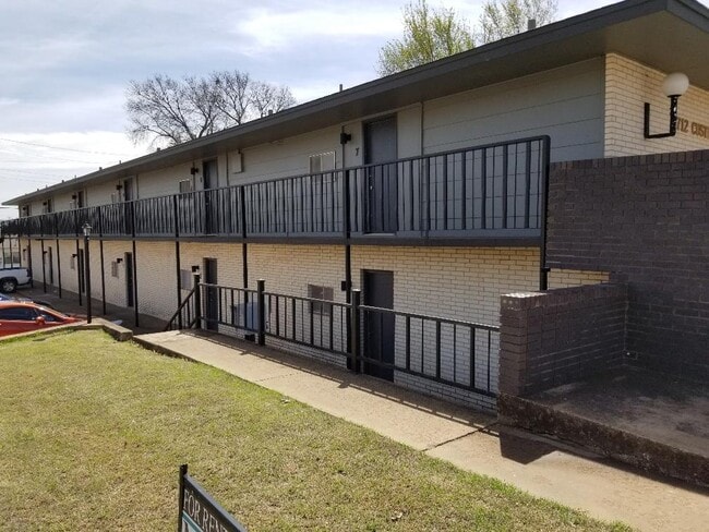 Building Photo - 712 Custer St Unit 9 Rental