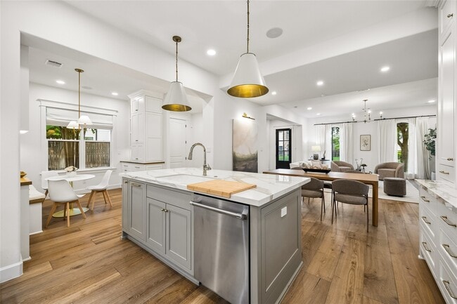 Photo - 2031 Sheridan St