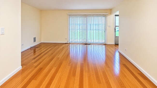 Photo - 329 Grissom Ct Unit 329
