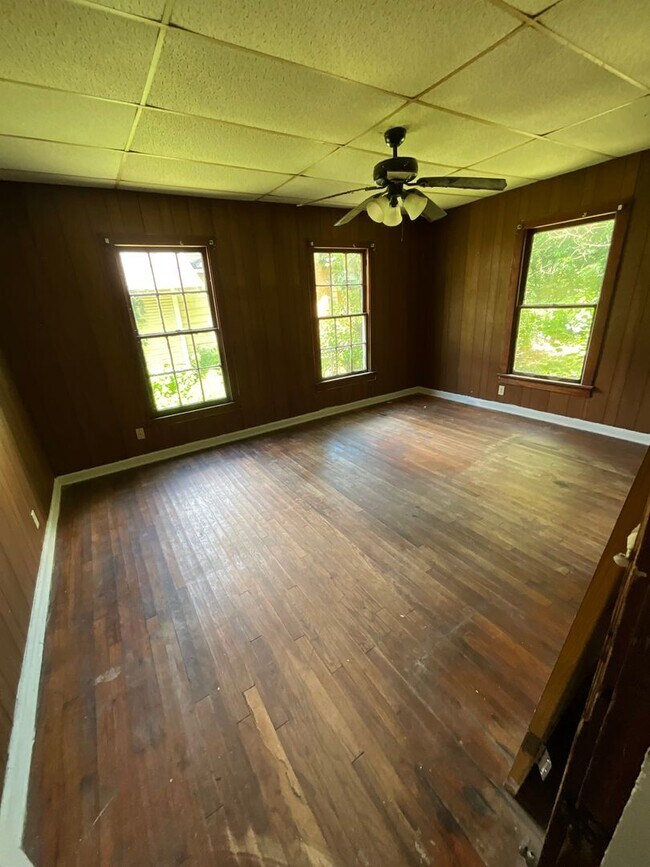 Photo - 5917 Lexington Ave