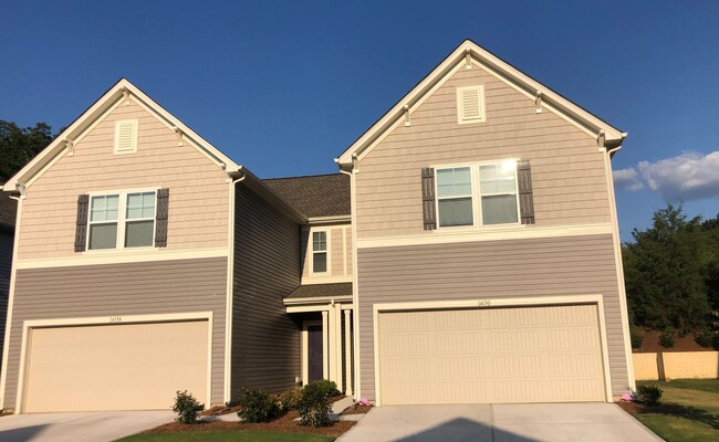 Photo - 3BD/2.5 Bath Townhome in Midland Wyntree Community- AVAILABLE NOW