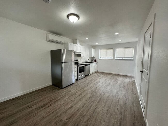 Photo - 815 SW 8th St