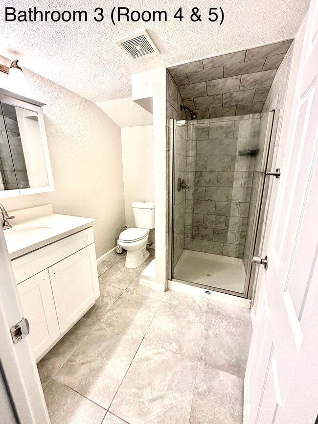 Photo - 2037 Robert Way Unidad 4 - Upstairs right large