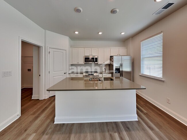 Photo - 665 Smt Vw Ln