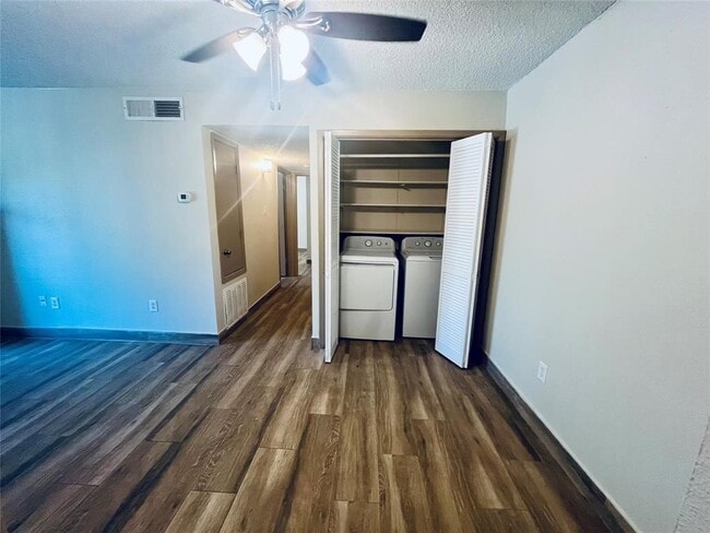 Building Photo - 1516 Bay Area Blvd Unit 14