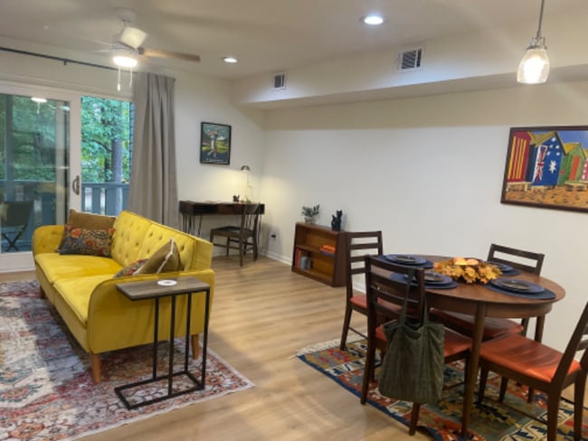 Building Photo - 365 W Illinois Ave