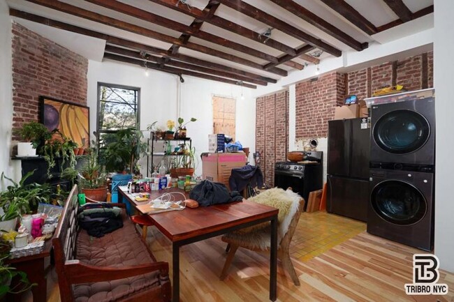 5 bedroom in Flushing NY 11385 - 5 bedroom in Flushing NY 11385 Condo Unit 2R