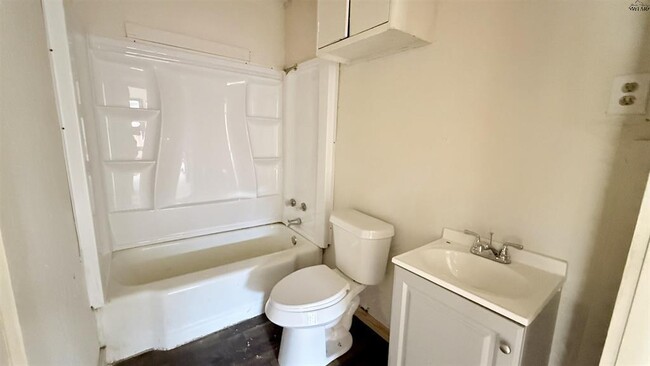 Photo - 2215 Roberts Ave