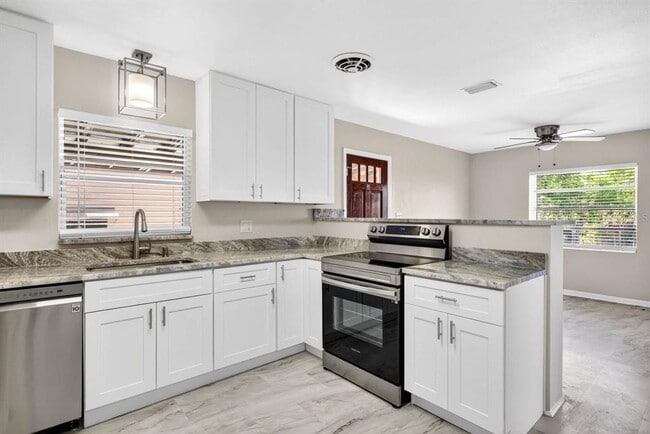Photo - 1310 W Woodlawn Ave