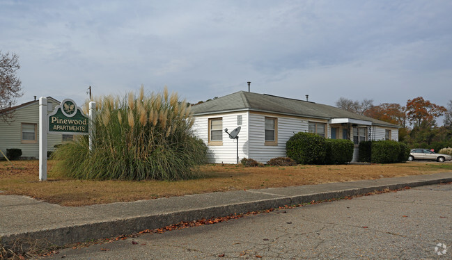 Pinewood Apartments - Pinewood Apartments