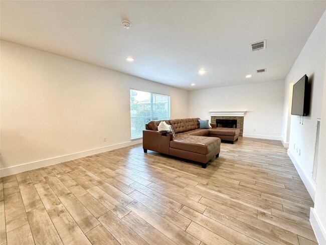 Photo - 1404 Laguna Cove