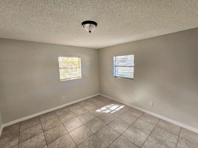 Photo - 2584 Seneca Ave