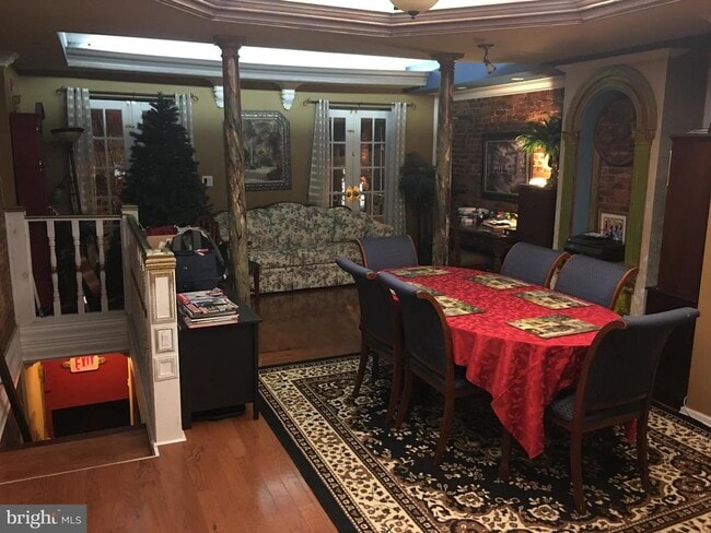 Photo - 433 W Girard Ave