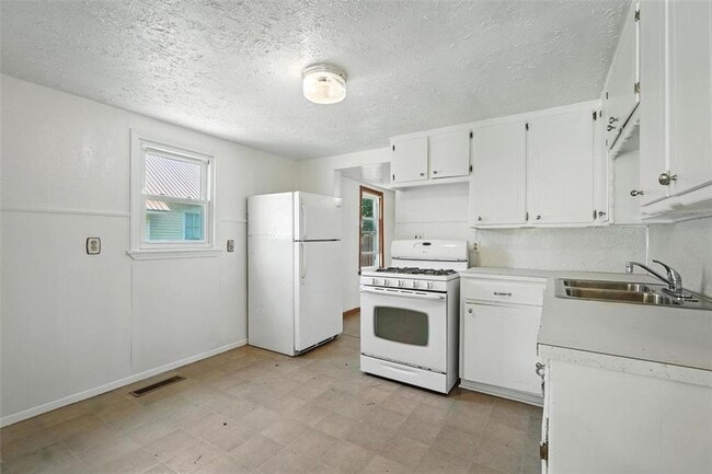 Photo - A must see 3 bedroom 2 bath in El Reno!