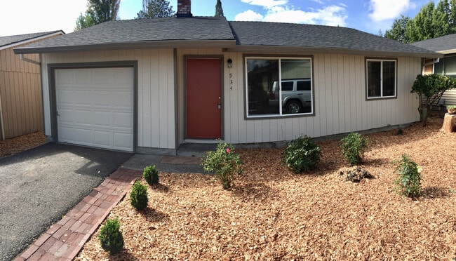 Building Photo - Newly Remodeled 3 Bedroom Ranch Style Home